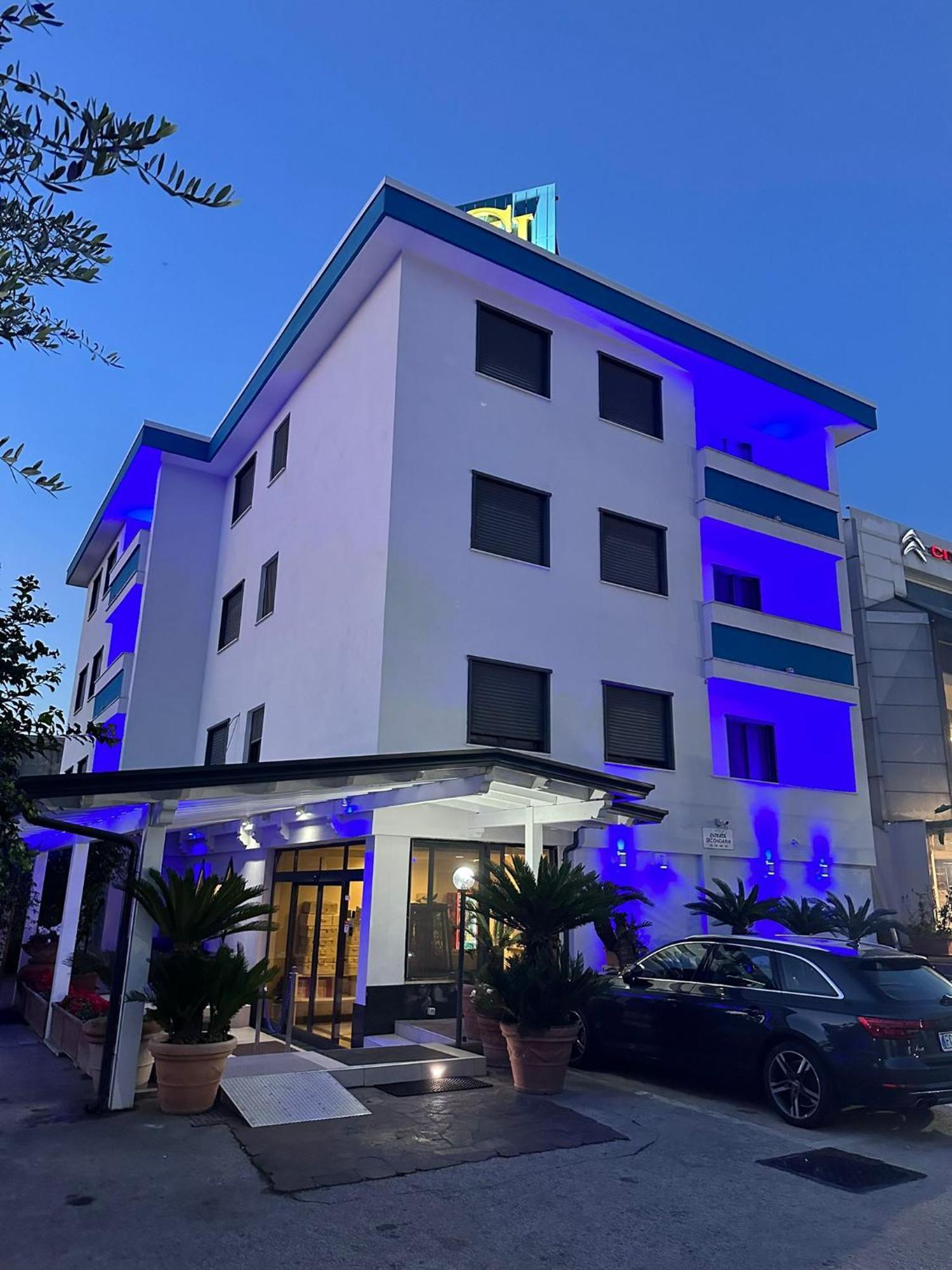 Hotel Clinton Казорія Екстер'єр фото