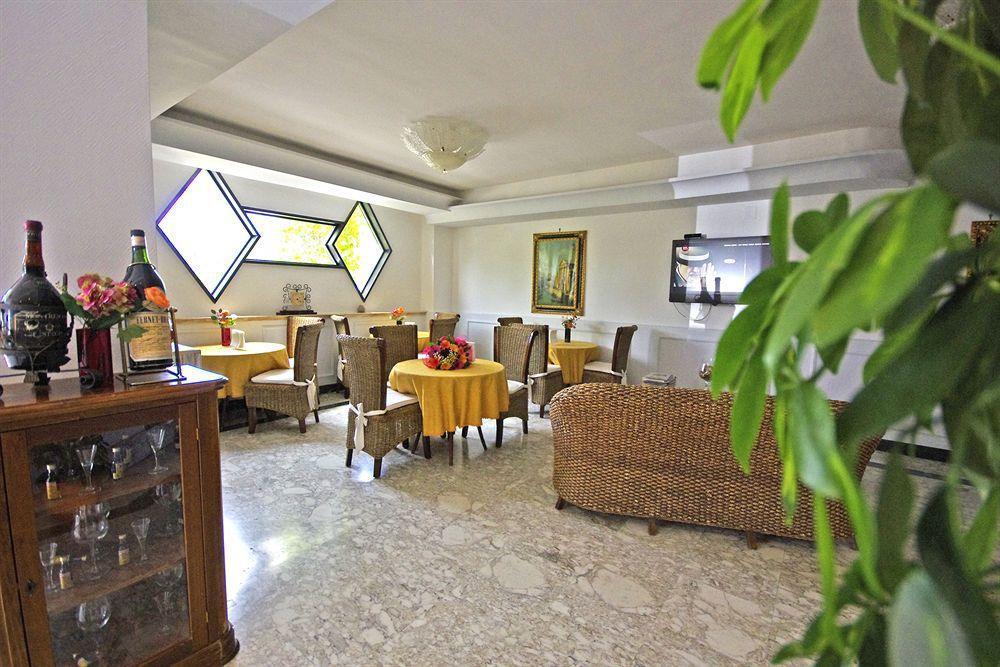 Hotel Clinton Казорія Екстер'єр фото