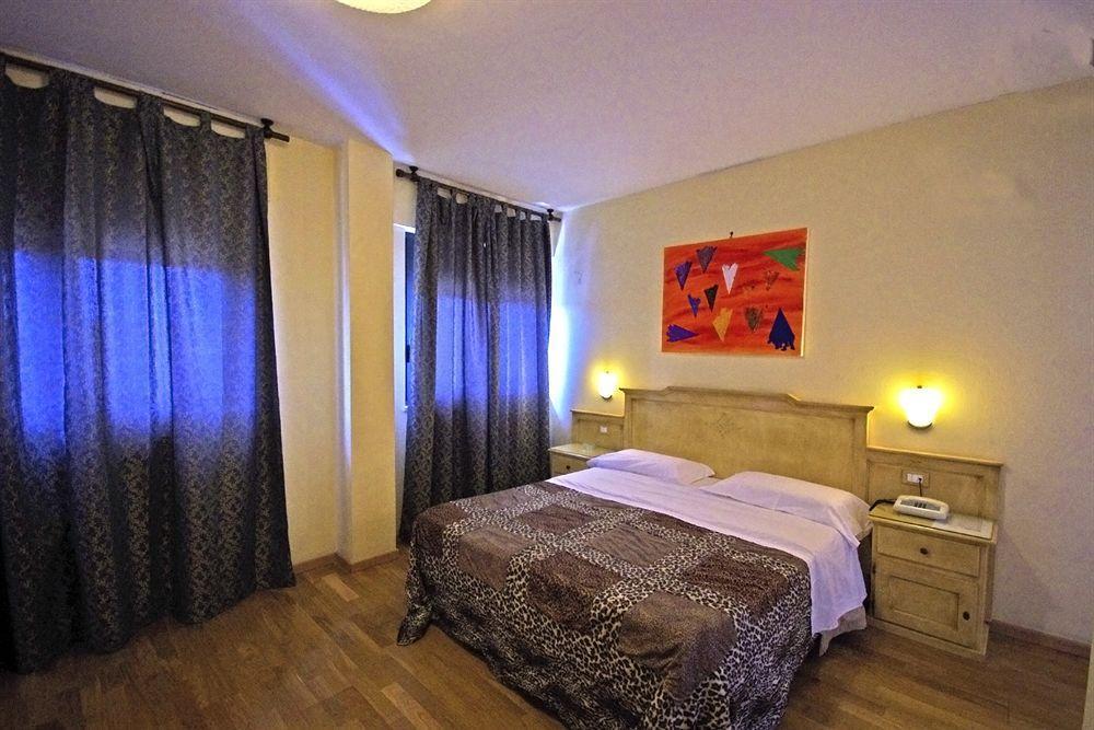 Hotel Clinton Казорія Екстер'єр фото